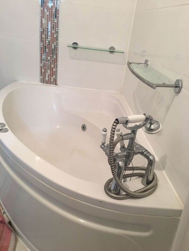 Luxury offset corner whirlpool - corner,